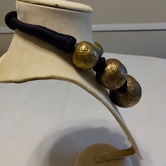 Iris Apfel & Bajalia Silver Tone Metal HUGE Round Bead Chunky Statement Necklace - Picture 8 of 10